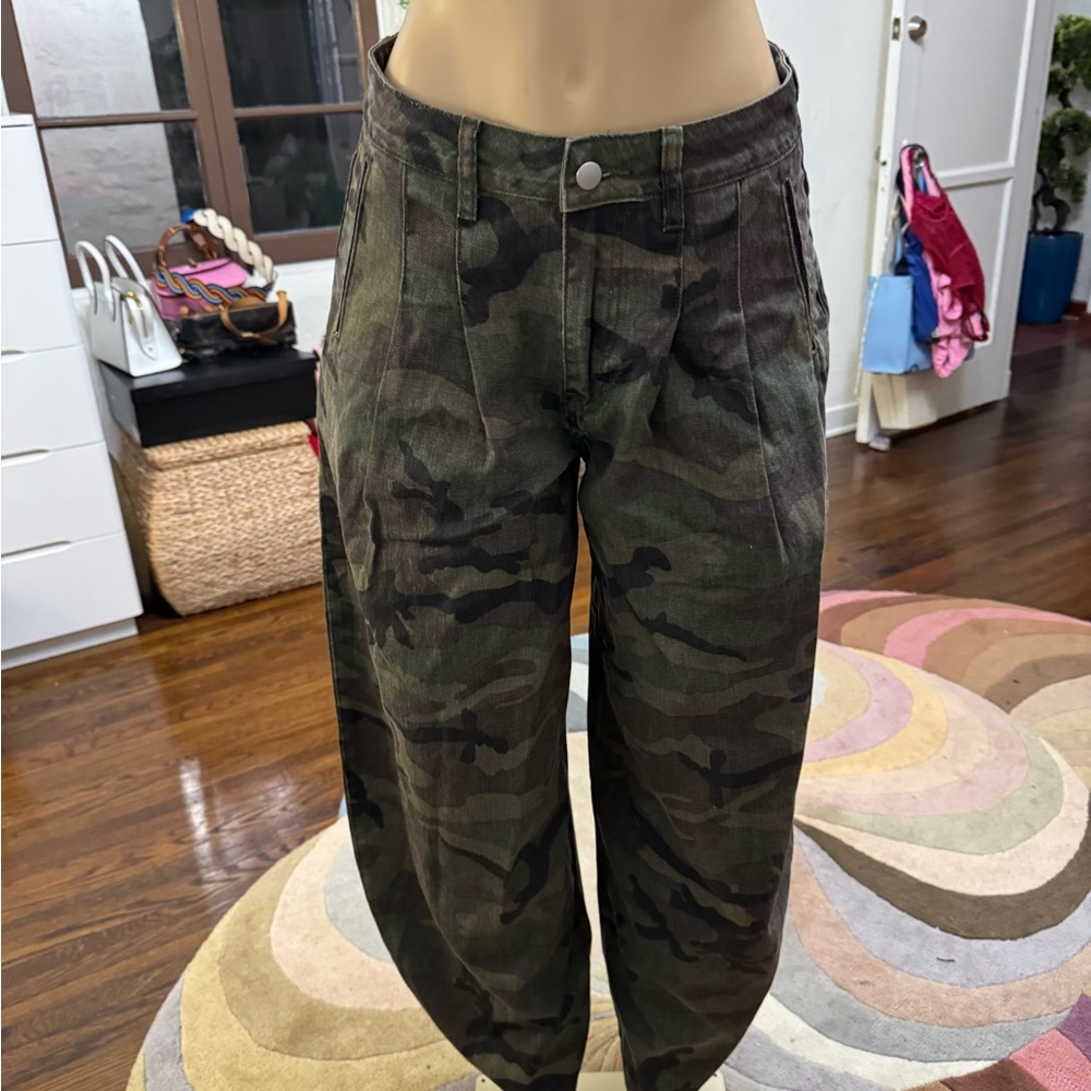 Camouflage Boyfriend Jeans NWOT size 27